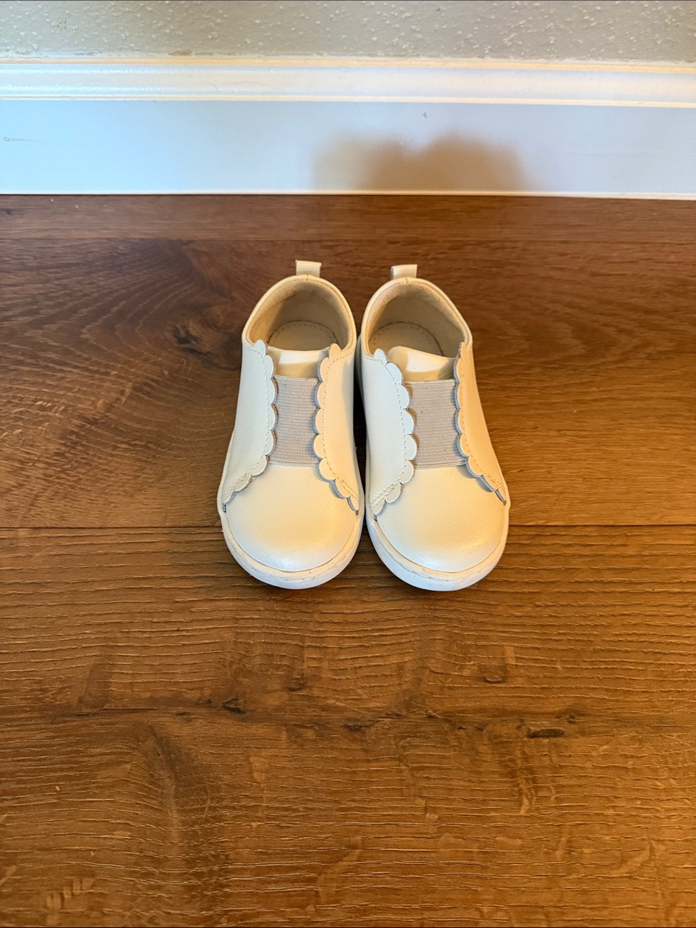 L'Amour White Scallop Slip-On Baby Shoes